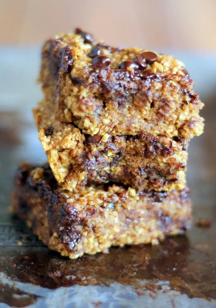 Healthy Pumpkin Chocolate Chip Oat Bars {vegan and gluten free}