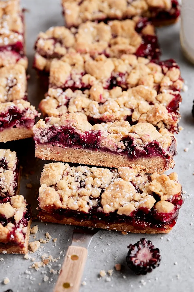 Jammy Blackberry Pie Bars